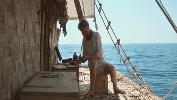 Náhled Kon.Tiki.2012.480p.BRRip.XviD.AC3.CZ-Super-Dobrodrožný.avi (9)