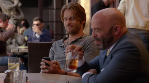 Náhled Californication.s6x03.Mrtve.rockove.hvezdy.cz.avi (4)