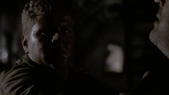 Náhled Bratrstvo_neohrozenych_04_DVDRip_CZ.avi (9)