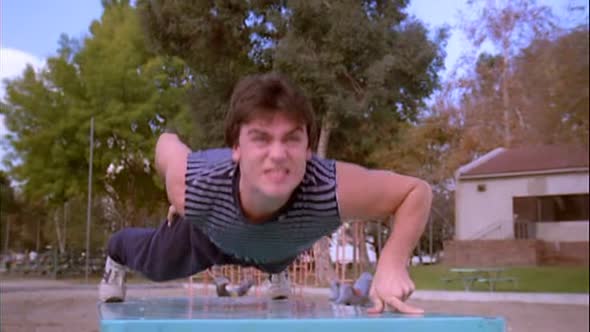 Náhled Karate-tiger-1---Neustupuj-nevzdavej-se-1985-CZ-dabing.avi (8)