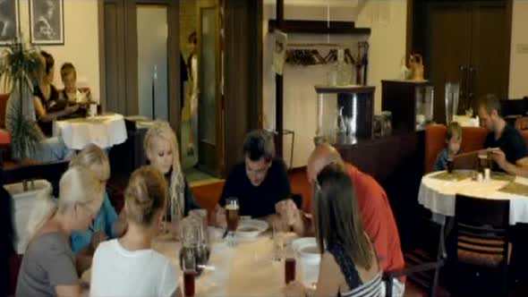 Náhled Jedlíci aneb Sto kilo lásky (2013)DVDRip AC3 CZ.avi (4)