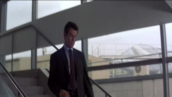 Náhled James Bond 19 - Zítřek nikdy neumírá (1997).avi (6)