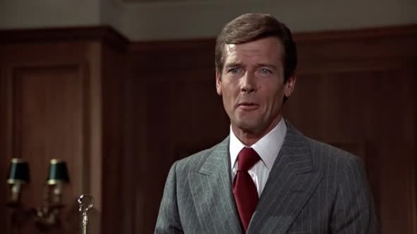 Náhled James Bond 09 - Muž se zlatou zbraní (1974).avi (1)