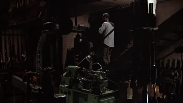 Náhled James Bond 09 - Muž se zlatou zbraní (1974).avi (2)