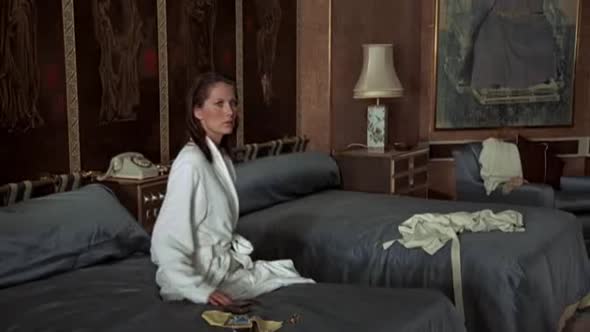 Náhled James Bond 09 - Muž se zlatou zbraní (1974).avi (3)