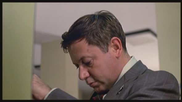 Náhled 01,Fantozzi-Zrození pana účetního-(1975).avi (2)