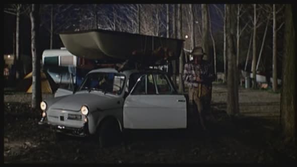 Náhled 01,Fantozzi-Zrození pana účetního-(1975).avi (3)