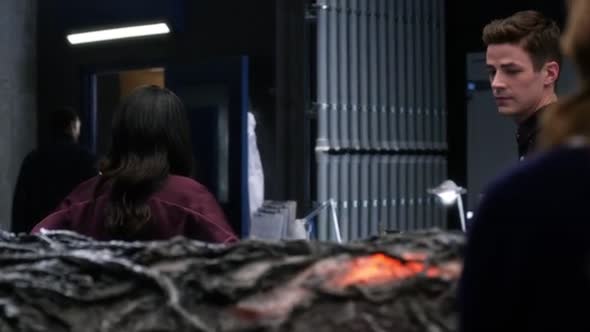 Náhled The_Flash_S03E07_CZ.avi (2)