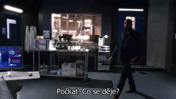 Náhled The_Flash_S03E07_CZ.avi (3)