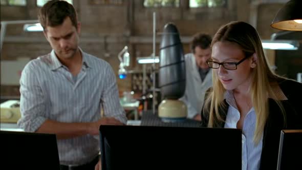 Náhled Hranice nemožného (Fringe) 1x04 - Příchod (DVDRip CZ EN dabing).avi (4)
