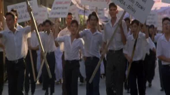 Náhled Dobre-rano-Vietname---Good-Morning-Vietnam-1987.avi (9)