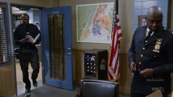Náhled Brooklyn.Nine-Nine.S03E02.HDTV.x264-FLEET.mp4 (3)