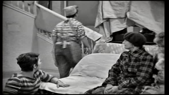 Náhled Taková normální rodinka 02 - Pred svatbou (1971).avi (7)