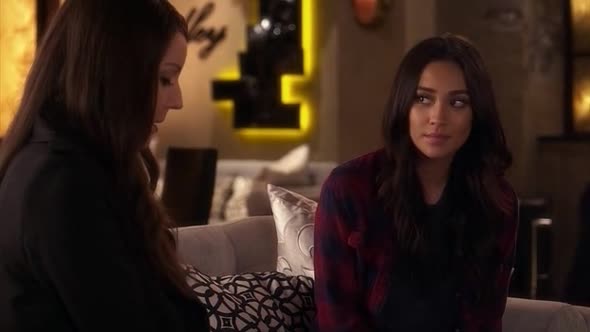 Náhled Prolhané-krásky-(Pretty-Little-Liars)-7x02-CZ-titulky.avi (9)