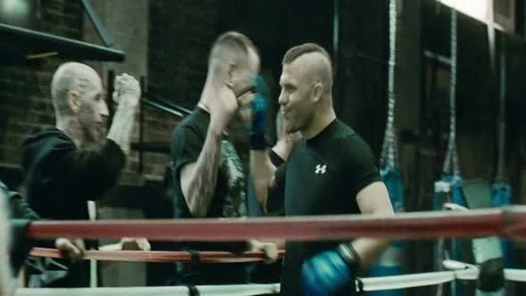 Náhled Valecnik---Bojovnik-Brat-proti-bratovi---Warrior-2011-BRRip-XviD-AC3-CZ.avi (1)