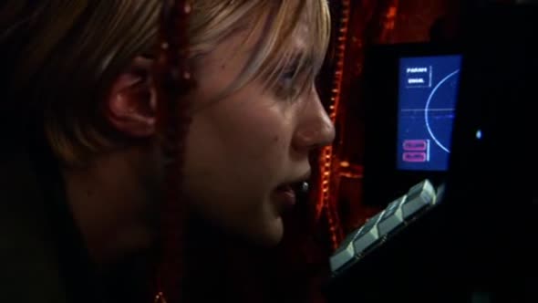 Náhled Battlestar Galactica CZ - 01x13 - Posledn zblesk Kobolu, st 2..avi (3)