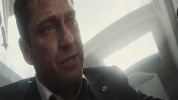 Náhled Pád Londýna London Has Fallen (2016) CZdub.mkv (5)