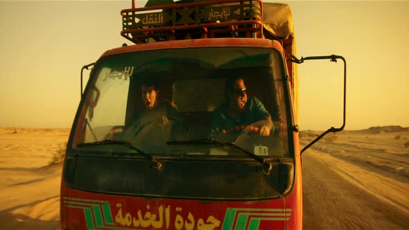 Náhled Týpci a zbraně (War Dogs) CZ.mkv (5)