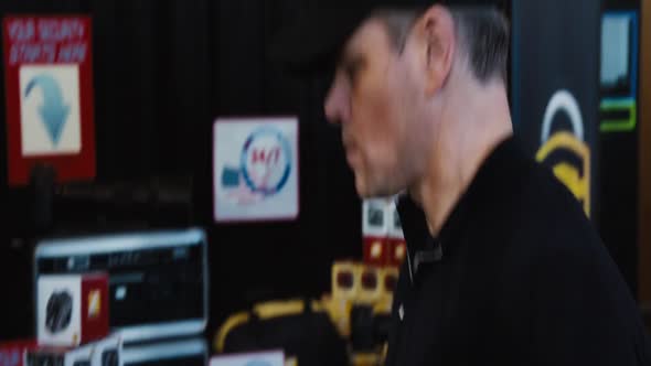 Náhled Jason.Bourne.2016.®BluRay.1080p.AC3.CZ.dabing.mkv (8)