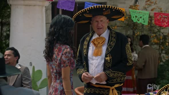 Náhled Modern.Family.S08E01.HDTV.x264-KILLERS.mkv (2)