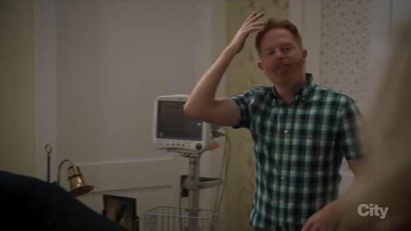 Náhled Modern.Family.S08E01.HDTV.x264-KILLERS.mkv (4)