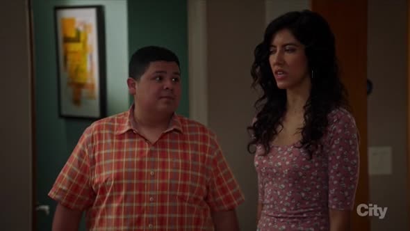 Náhled Modern.Family.S08E01.HDTV.x264-KILLERS.mkv (9)