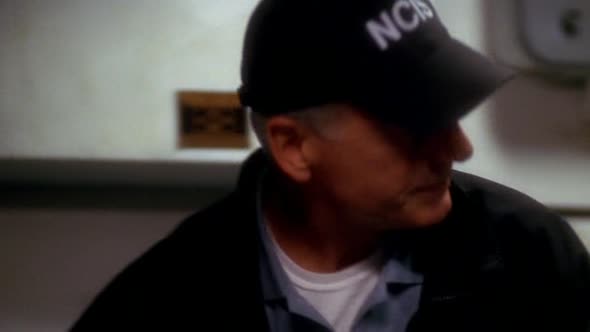 Náhled Námořní vyšetřovací služba - NCIS - S01E04 CZDAB.avi (2)