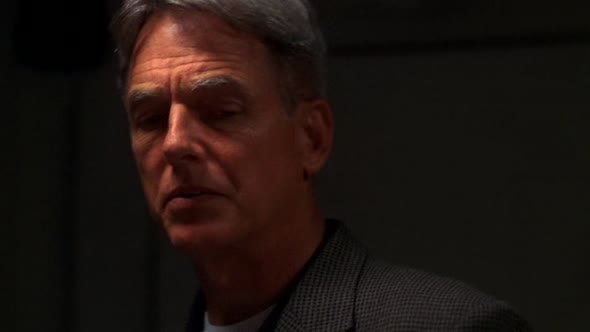 Náhled Námořní vyšetřovací služba - NCIS - S01E04 CZDAB.avi (9)