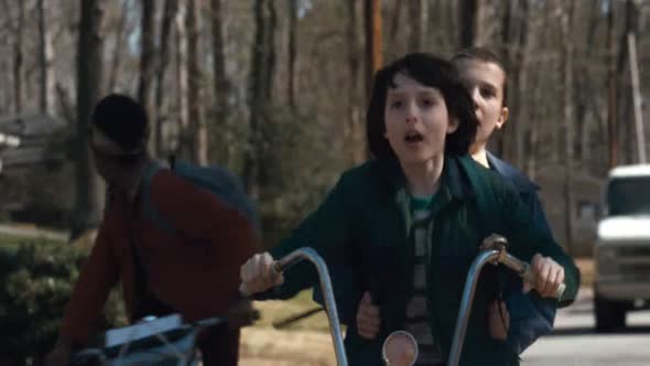 Náhled Stranger_Things_S01E07.720p.HDTV.CZ.Titulky.avi (1)
