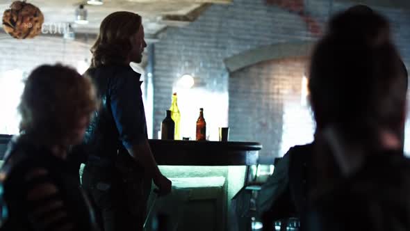 Náhled Killjoys-Vesmírní-lovci-S01E06-720p-CZ Dabing-Nicole.avi (2)