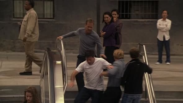 Náhled 24 Hodin - 24 S03E06 DVDrip CZDAB.avi (6)