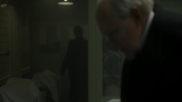 Náhled The.Crown.S01E04.720p.WEBRip.X264-DEFLATE.mkv (10)