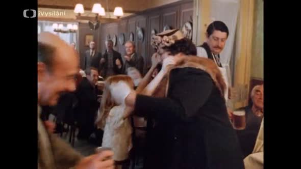 Náhled Vlak-detstvi-a-nadeje---2.Maly-muz-a-velka-zena-1985.avi (5)