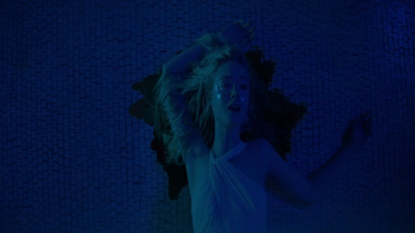 Náhled Neon Demon 2016 (720p) / CZ.Titulky.mkv (10)