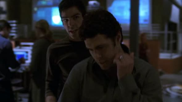 Náhled 24 Hodin - 24 S03E01 DVDrip CZDAB.avi (2)