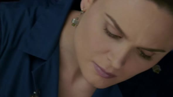 Náhled Sběratelé kostí - Bones S05E21 DVDrip CZDAB.avi (5)