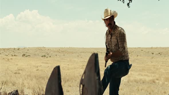 Náhled No.Country.For.Old.Men.2007.1080p.BrRip.x264.YIFY.mp4 (1)