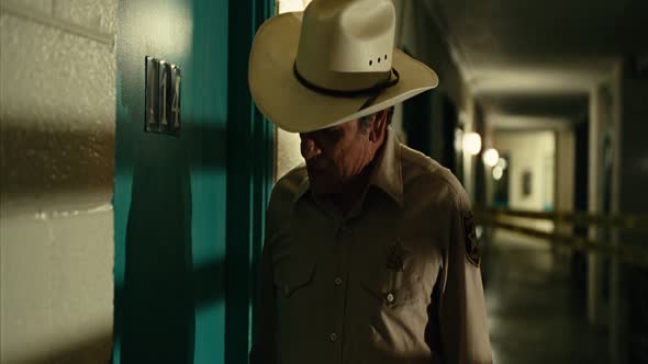 Náhled No.Country.For.Old.Men.2007.1080p.BrRip.x264.YIFY.mp4 (10)