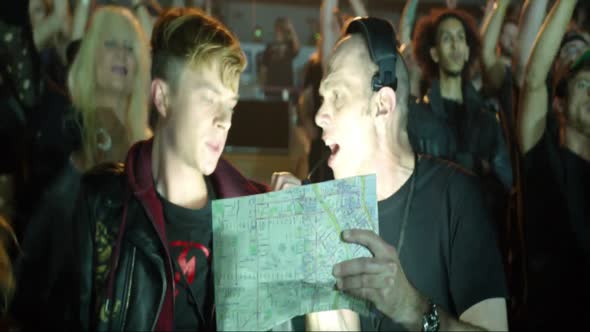 Náhled Metallica.Through.The.Never.2013.1080p.BluRay.DTS-HD.MA.5.1.x264-PublicHD.avi (1)