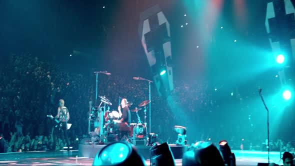 Náhled Metallica.Through.The.Never.2013.1080p.BluRay.DTS-HD.MA.5.1.x264-PublicHD.avi (2)