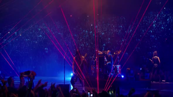 Náhled Metallica.Through.The.Never.2013.1080p.BluRay.DTS-HD.MA.5.1.x264-PublicHD.avi (4)