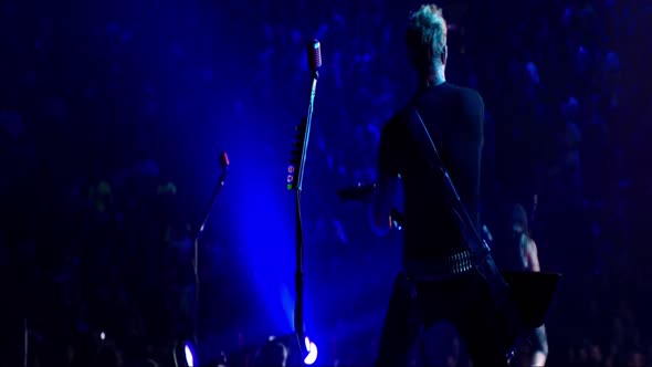 Náhled Metallica.Through.The.Never.2013.1080p.BluRay.DTS-HD.MA.5.1.x264-PublicHD.avi (7)