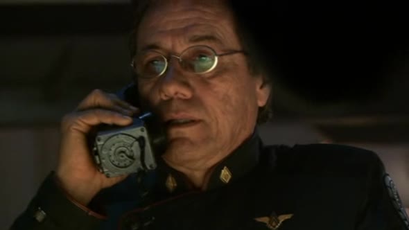 Náhled Battlestar Galactica CZ - 01x08 - Z masa a kost.avi (1)