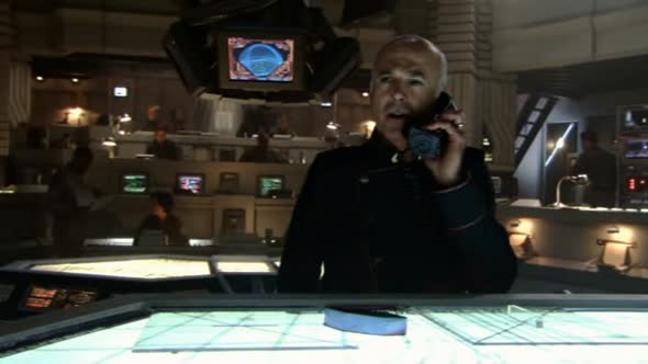 Náhled Battlestar Galactica CZ - 01x08 - Z masa a kost.avi (7)