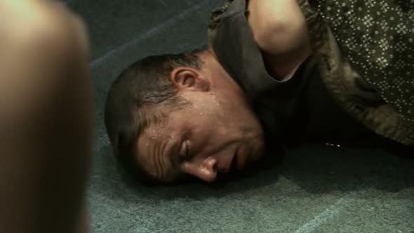 Náhled Battlestar Galactica CZ - 01x08 - Z masa a kost.avi (8)