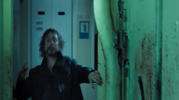 Náhled Soudny-Den-Doomsday-1080p-Bluray-AC3-CZ-dab-2008.mkv (1)