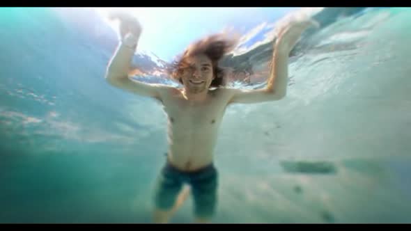 Náhled Kurt Cobain-Montage of Heck(2015)-CZ.titulky.avi (5)