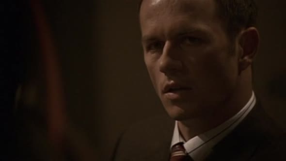 Náhled 24 Hodin - 24 S03E15 DVDrip CZDAB.avi (2)