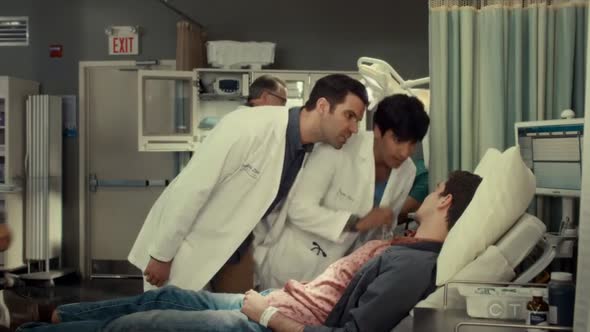 Náhled Saving.Hope.S04E05.HDTV.x264-KILLERS.mp4 (7)