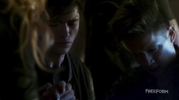 Náhled Shadowhunters.S01E06.cz.tit..avi (7)